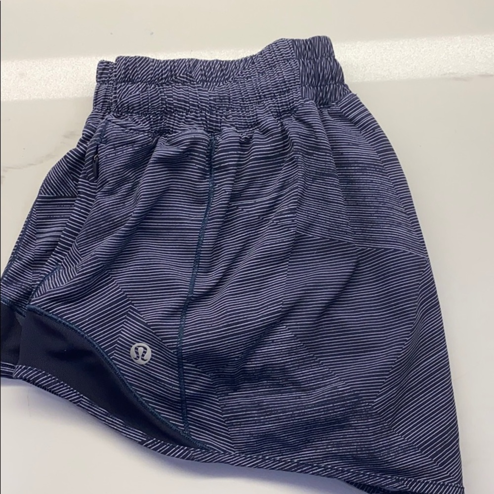 SOLD Lululemon Hotty Hot Shorts 2.5” size 8